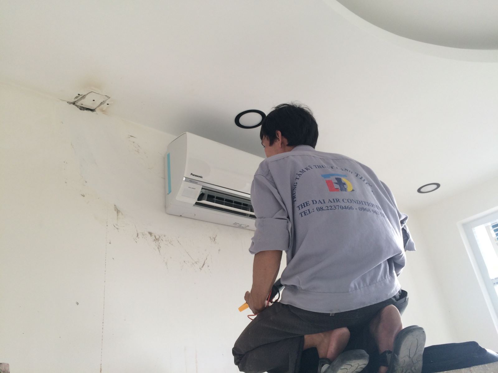 Đo thăng bằng khi lắp giá giàn lạnh